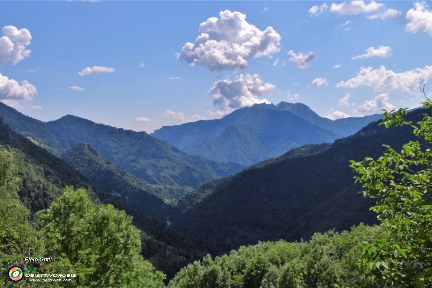 62 Vista verso Venturosa e Baciamorti.JPG